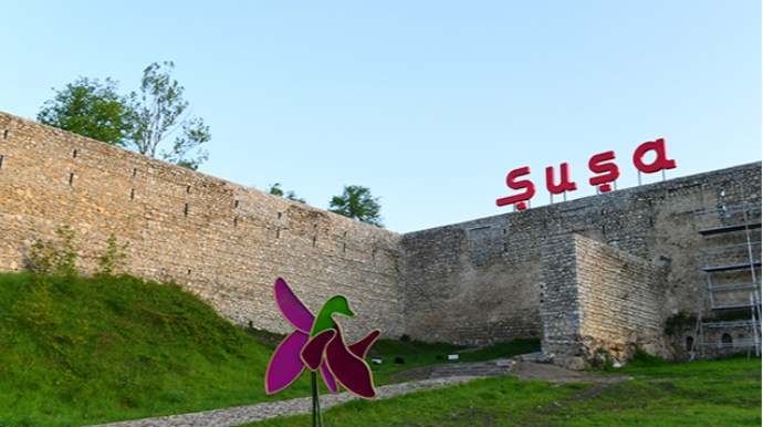 Prezidentlər xanımları ilə Şuşada