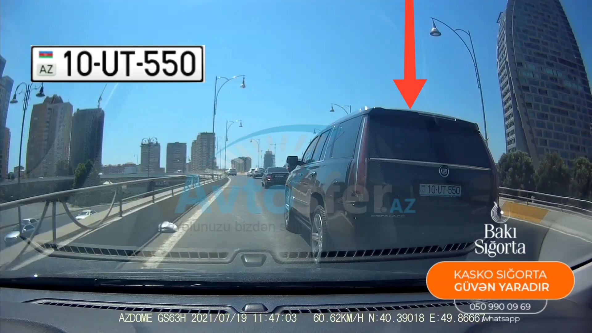 Bakıda 100 minlik  maşınla  qoçuluq edən sürücü qəza törədib qaçdı  - VİDEO