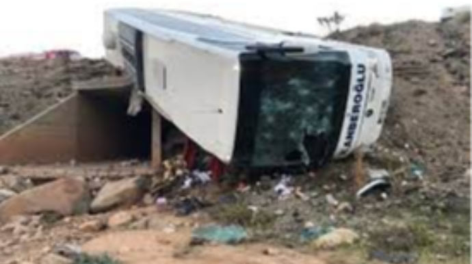 Sərnişin avtobusu aşdı: 3 ölü, 22 yaralı - FOTO