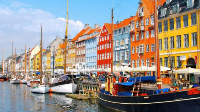 Məhdudiyyətləri ilk qaldıran Avropa dövlət yenidən qadağalara qayıtdı 