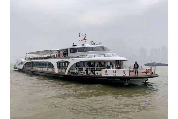 Çinin ilk elektrikli kruiz gəmisi istismara verilib
