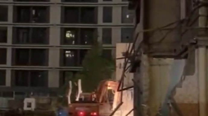 "Ailə park" MTK ilə sakinlər arasında qalmaqal - Gecə saatlarında söküntü aparılır - VİDEO