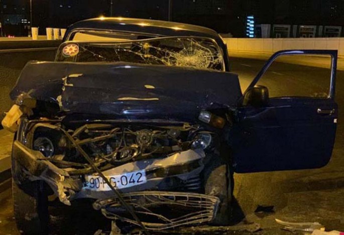 Bakıda iki avtomobil toqquşdu: xəsarət alanlar var - VİDEO