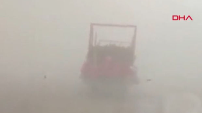 Qum fırtınası sürücülərə çətinlik yaratdı  - VİDEO
