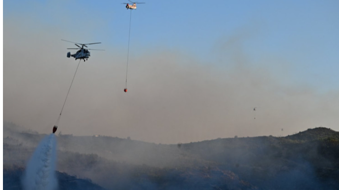 Meşə yanğınını söndürən helikopter qəzaya uğradı, üç nəfər... 
