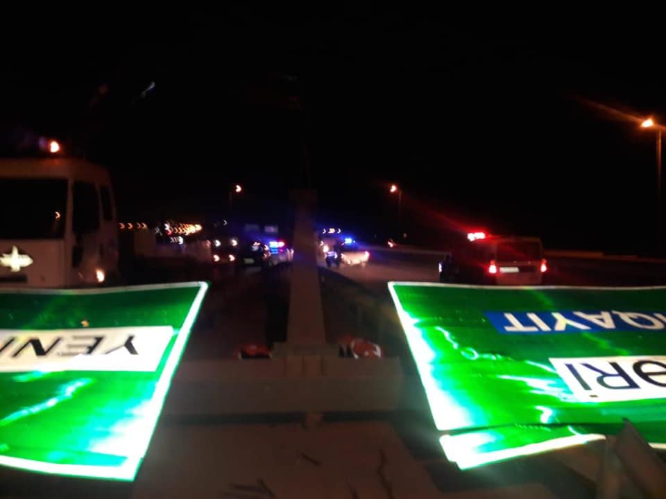 Güclü külək Bakıda fəsadlar törədib - VİDEO