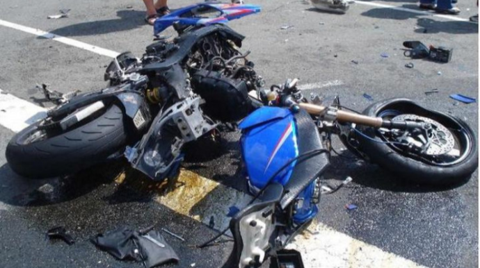 Motosikleti sərxoş sürən kişinin arvadı yıxılıb öldü 