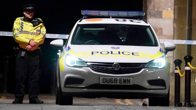 Ticarət mərkəzində silahlı atışma; 4 nəfər yaralandı 