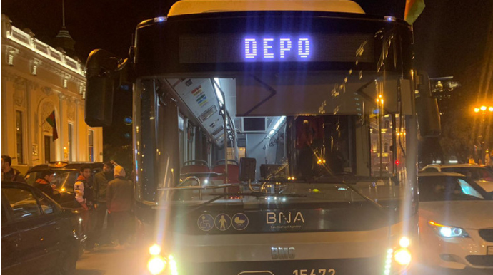 “BakuBus” MMC-yə məxsus avtobus qəzaya uğrayıb - FOTO 