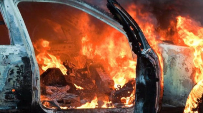 Sabirabadda qaz xəttinə çırpılan avtomobil yanıb