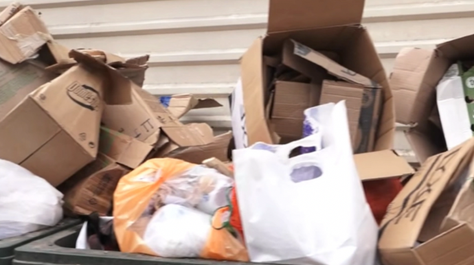 Bakıda səki zibil qutuları ilə zəbt olundu - VİDEO