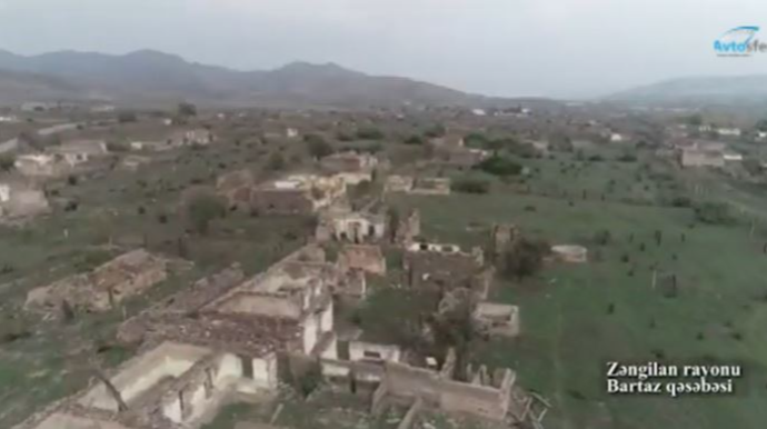 Видеокадры из освобожденного поселка Бартаз Зангилана  - ВИДЕО