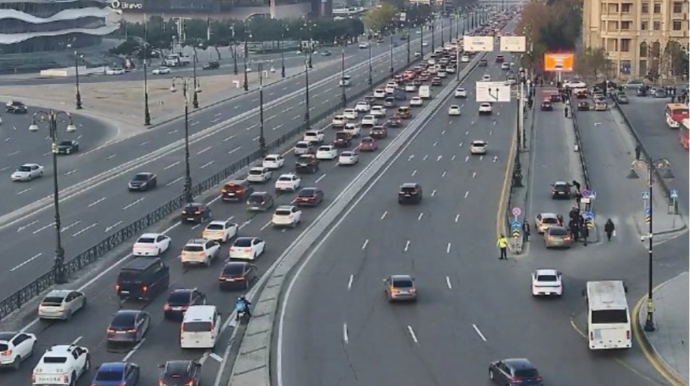 На каких улицах Баку 19 декабря наблюдаются транспортные заторы? 