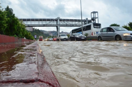 Bakıda su basan avtomobil yollarının SİYAHISI