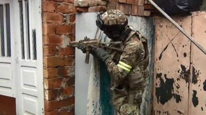 Polislərlə silahlılar arasında QARŞIDURMA OLUB 