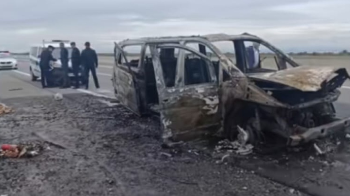 Ucarda mikroavtobus yandı 