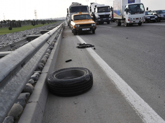 Ötən gün baş verən yol qəzalarında - 1 ölü, 1 yaralı