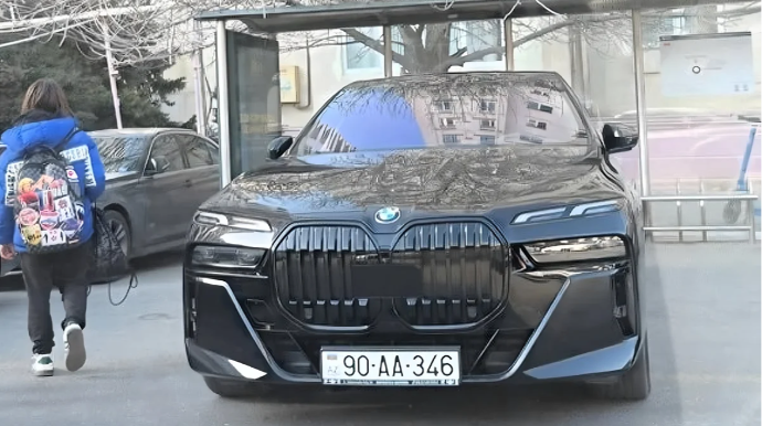 Dayanacaqda avtomobil park edən sürücü CƏZALANDIRILDI 