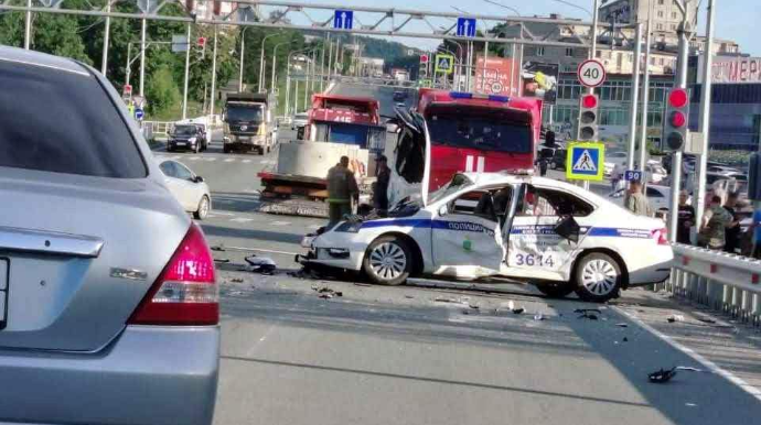 Yol polisləri təqib zamanı qəzaya düşdü:  2-si polis olmaqla 4 nəfər yaralandı - VİDEO   