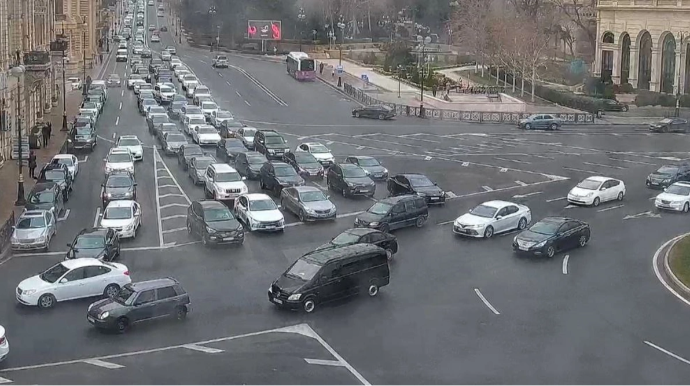 На каких улицах Баку 5 марта наблюдаются транспортные заторы? - ФОТО