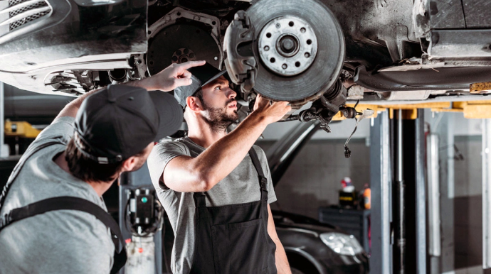 Незаметные привычки за рулем, разрушающие ваш автомобиль