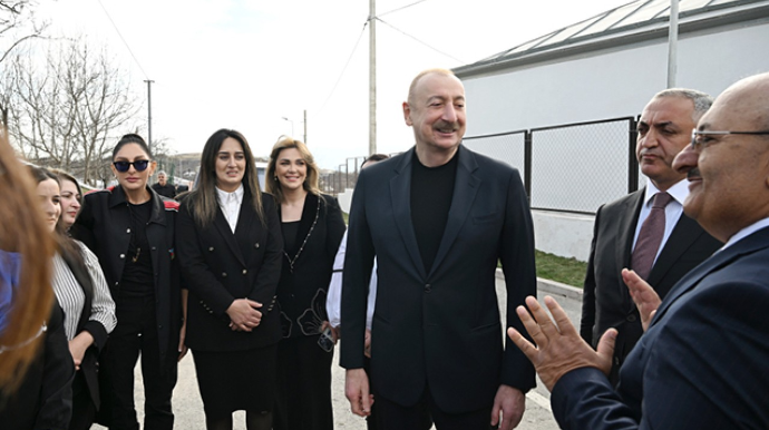 İlham Əliyev və birinci xanım Ağdərədə sakinlərlə görüşdü