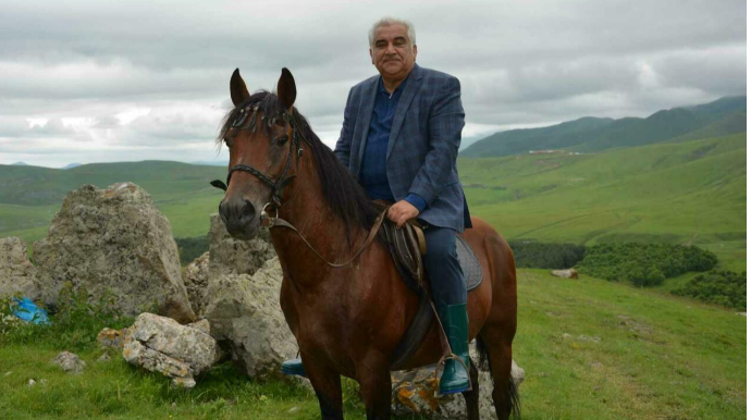 İcra başçısı sakinlərlə görüşə ATLA GETDİ    - FOTO