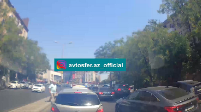 Bakı küçələrində yol polisini də saymayan piyadalar - VİDEO