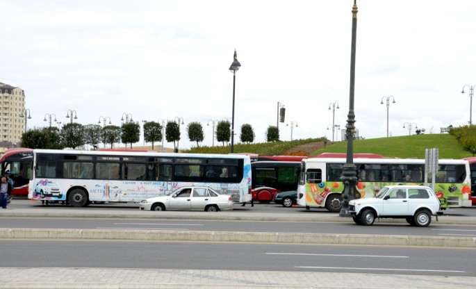 BNA sərnişinin avtobusdan yıxılıb ölməsinə münasibət bildirdi