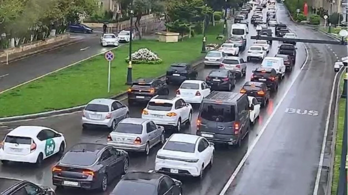 Bakıda 18 istiqamətdə tıxac müşahidə olunur 