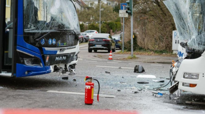 İki sərnişin avtobusu toqquşub, 30 nəfər xəsarət alıb 