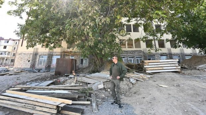 Şuşada Xüsusi nümayəndəliyin yerləşəcəyi inzibati binada bərpa işləri aparılır