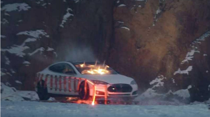 Təmirinə elə qiymət dedilər ki, maşını partlatdı - VİDEO 