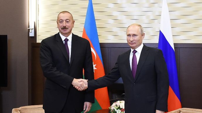 Putin İlham Əliyevlə salamlaşdı - VİDEO 