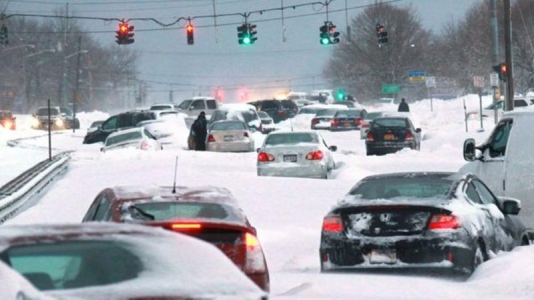 Güclü qar və çovğun var: yol bağlandı, avtomobillər qarda batdı