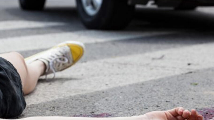 Qadın sürücü avtomobili aşırdı, sərnişin öldü 