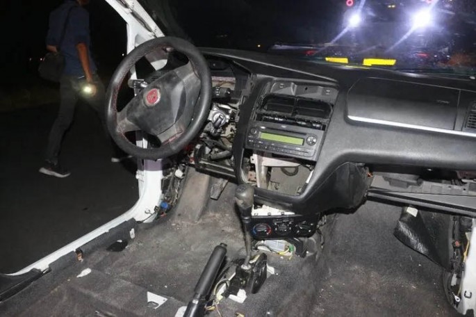 Axtarışda olan avtomobili hissələrə bölüb oğurladılar  - FOTO