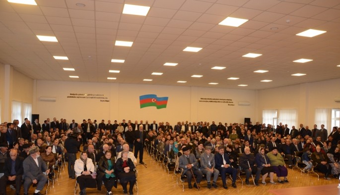 Bakı meri Eldar Əzizov Sabunçuda sakinlərlə görüşdü - FOTO