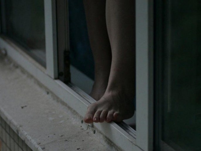 70 yaşlı qadın özünü 5-ci mərtəbədən atıb - Bakıda