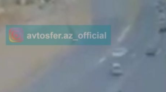 Bibiheybət məscidinin qarşısında ağır qəza; qoşa xətti kəsmək istədi və... - VİDEO