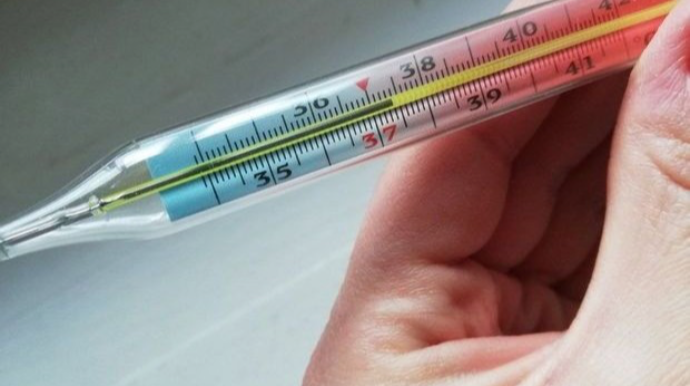 Sumqayıtda 7 aylıq körpə qızdırmadan öldü 