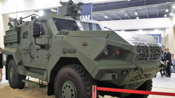 MSPO-2022:  Polşadan olan PGZ şirkəti “Waran” zirehli avtomobilini təqdim etdi