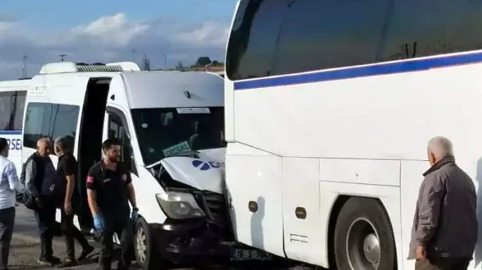 Üç nəqliyyat vasitəsi toqquşub, 9 nəfər yaralanıb 