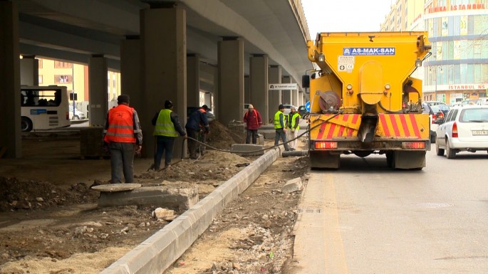 Prospektin köməkçi yolunda təmir-tikinti işləri aparılır – FOTO + VİDEO