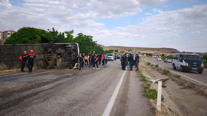 Türkiyədə sərnişin avtobusu aşdı - 41 yaralı 