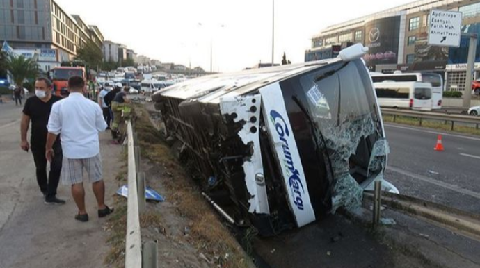 İstanbulda ağır avtomobil qəzası: çox sayda yaralı var - FOTO