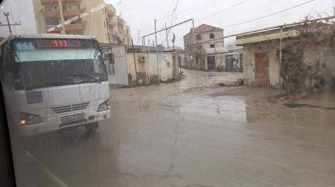 BNA və "BakuBus"un Lökbatan sakinlərinə yarımçıq köməyi  - FOTO
