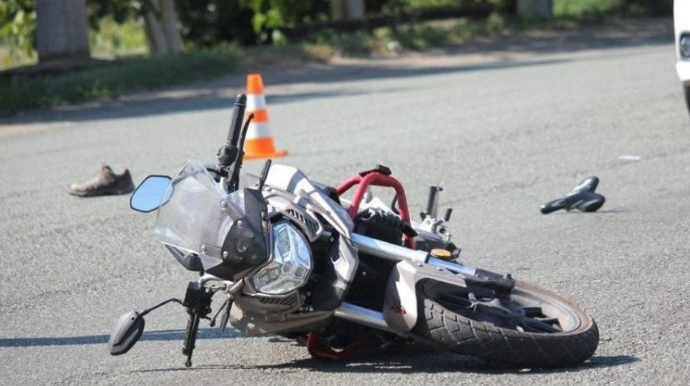 Bakıda motosikletçini avtomobil vurub 