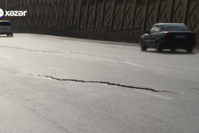 Bakıda yeni təmir olunan yol bir il keçməmiş yenə çökdü - VİDEO