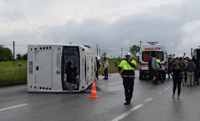 Tələbələri daşıyan avtobus aşdı: 25 yaralı - FOTO